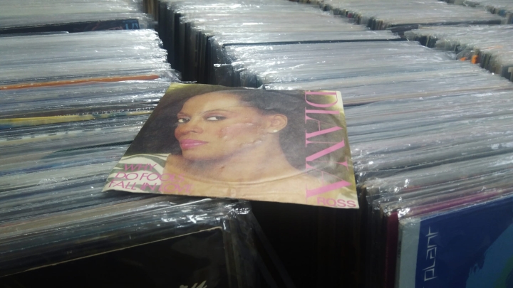 Diana Ross ‎– Why Do Fools Fall In Love Capitol Records ‎– CL 226 Vinyl, 7", 45 RPM, Single, Pushout Centre