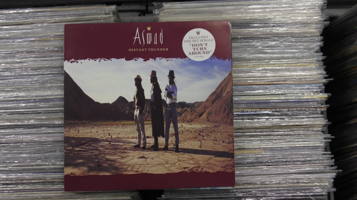 Aswad ‎– Distant Thunder Mango ‎– ILPS 9895
