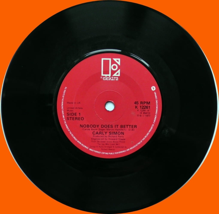 Carly Simon – Nobody Does It Better Elektra – K 12261