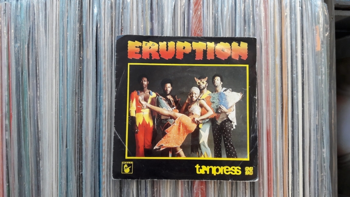 plyty_winylowe_Eruption_Leave_A_Light..._I_ll_Keep_My_Light_In_My_Window_Tonpress_S_204_Vinyl_7_inch_45_RPM_Single
