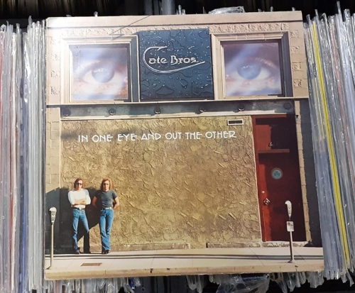 Cate Bros. – In One Eye And Out The Other Asylum Records – K53049 A1/B1