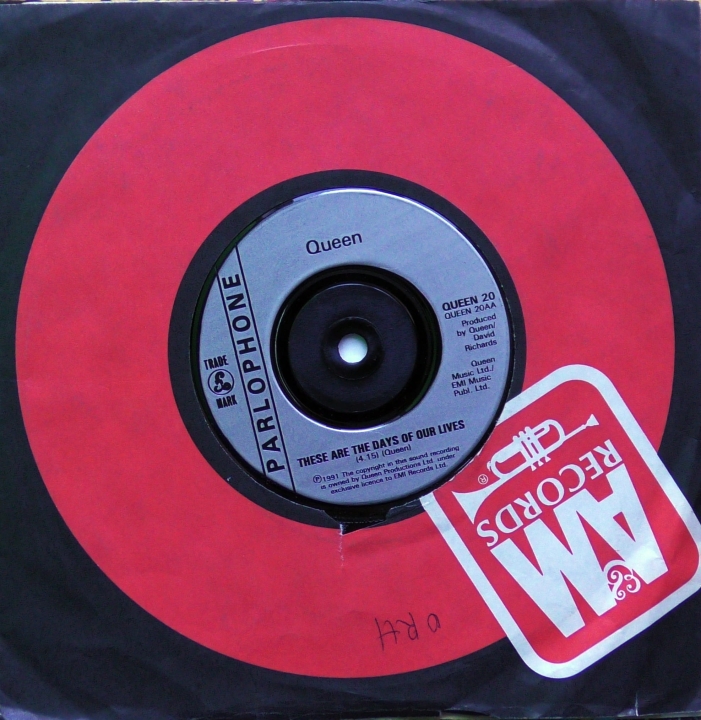 Queen – Bohemian Rhapsody / These Are The Days Of Our Lives Parlophone – QUEEN 20