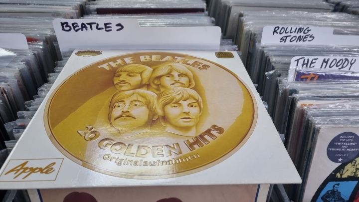 The Beatles – 20 Golden Hits Apple Records – ADEG 61 Embossed cover