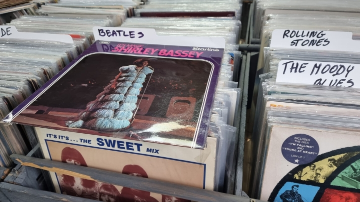 Shirley Bassey – It's Magic Starline – SRS 5082