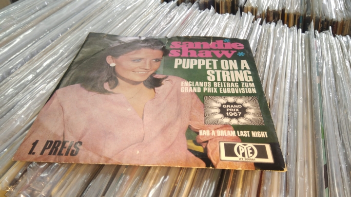 Sandie Shaw – Puppet On A String Pye Records – HT 300081