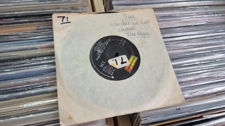 Rose Royce – Love Don't Live Here Anymore Whitfield Records – K 17236