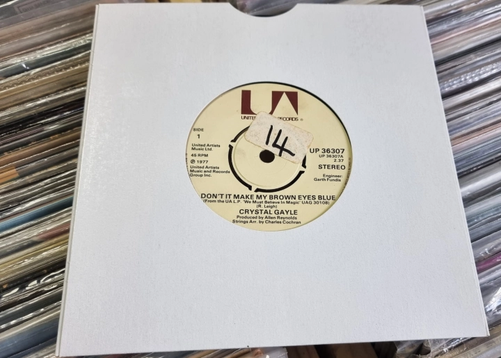 Crystal Gayle – Don't It Make My Brown Eyes Blue United Artists Records – UP 36307
