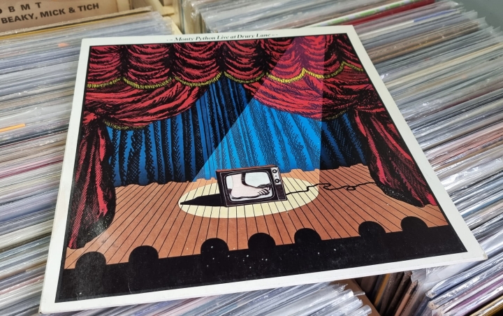 Monty Python – Monty Python Live At Drury Lane Charisma – CLASS 4