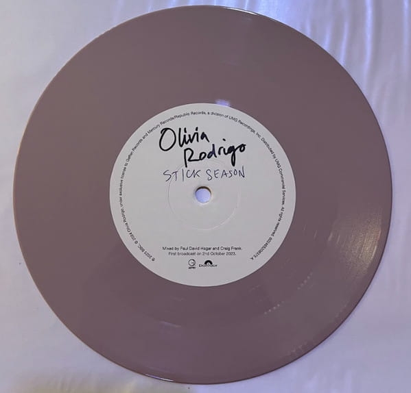 Olivia Rodrigo & Noah Kahan – Stick Season / Lacy Geffen Records – 602465208375