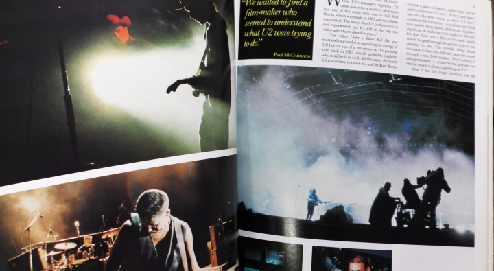 U2: Rattle & Hum, The Official Book of the Movie autorstwa Petera Williamsa i Steve’a Turnera – 1. wydanie, ilustrowana książka w miękkiej oprawie, Pyramid Books 1988