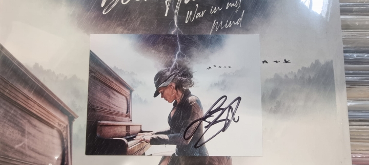 Płyty winylowe |  Hart – War In My Mind Provogue – PRD75951 Black &amp; Blue Marble + Poster + Postcard with Autograph