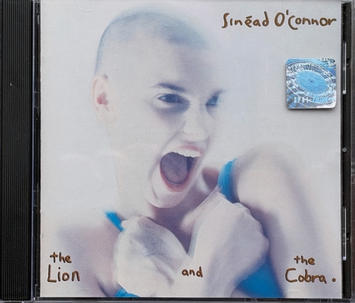 Sinéad O'Connor – The Lion And The Cobra Ensign – 0946 3 21612 2 2.jpeg