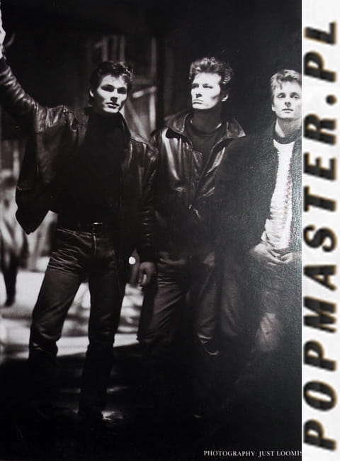 a-ha ‎– The Blood That Moves The Body Warner Bros. Records ‎– W7840W Vinyl, 7", 45 RPM, Single Box Set, Limited Edition 3 postcards