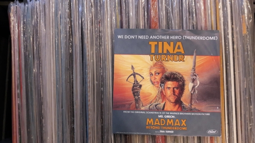 winyl_Tina_Turner_We_Don_t_Need_Another_Hero_Thunderdome_Capitol_Records‎_CL_364_Vinyl_7_inch_45_RPM_Single_Silve_Injection_Labels