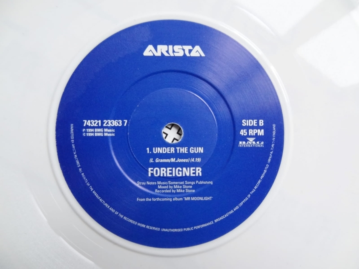 黑膠唱片, Disco de vinilo, Vinyl records, سجلات الفينيل, Vinyl रिकॉर्ड, ভিনসেল রেকর্ড, Registros de vinil, Виниловые пластинки, ビニールレコード, 비닐 보드, Schallplatten.Foreigner ‎– White Lie Arista ‎– 74321233637 Vinyl, 7", 45 RPM, Single, White